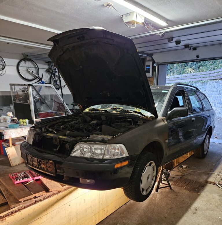 Volvo V40 und Baltic Pothole Rodeo 2024